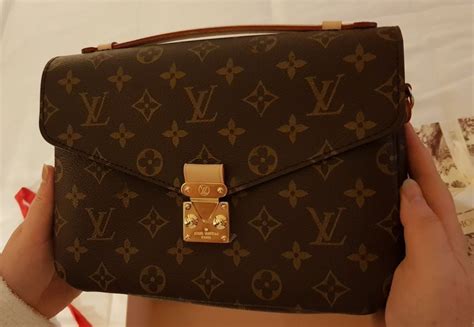 como saber si una bolsa louis vuitton original|authentic louis vuitton bag.